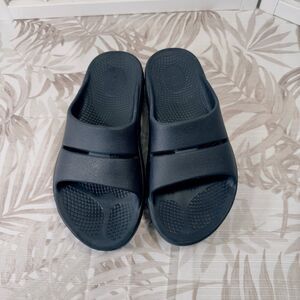 Oofos Recovery Slide Sandals